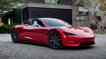 Τι γίνεται τελικά με το Tesla Roadster; 